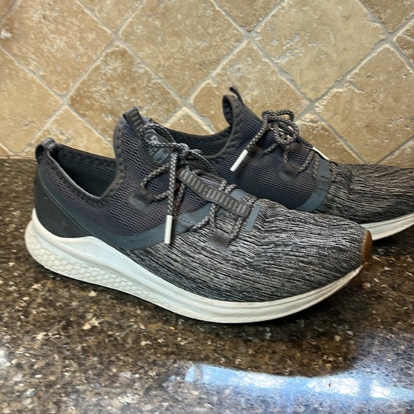 Women’s New Balance - Picture 2 of 2